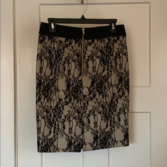 XOXO Skirt - Picture 2 of 2